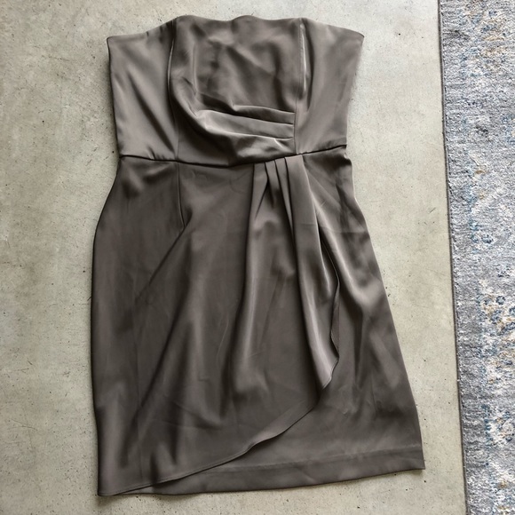 Banana Republic Dresses & Skirts - Strapless Dress Green/Silver sheen. Banana Republic Dresses & Skirts - Strapless Dress Green/Silver sheen.
